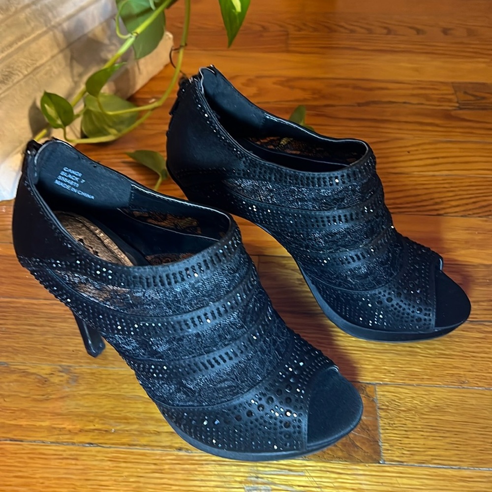 Coach and Four Angle cut heels